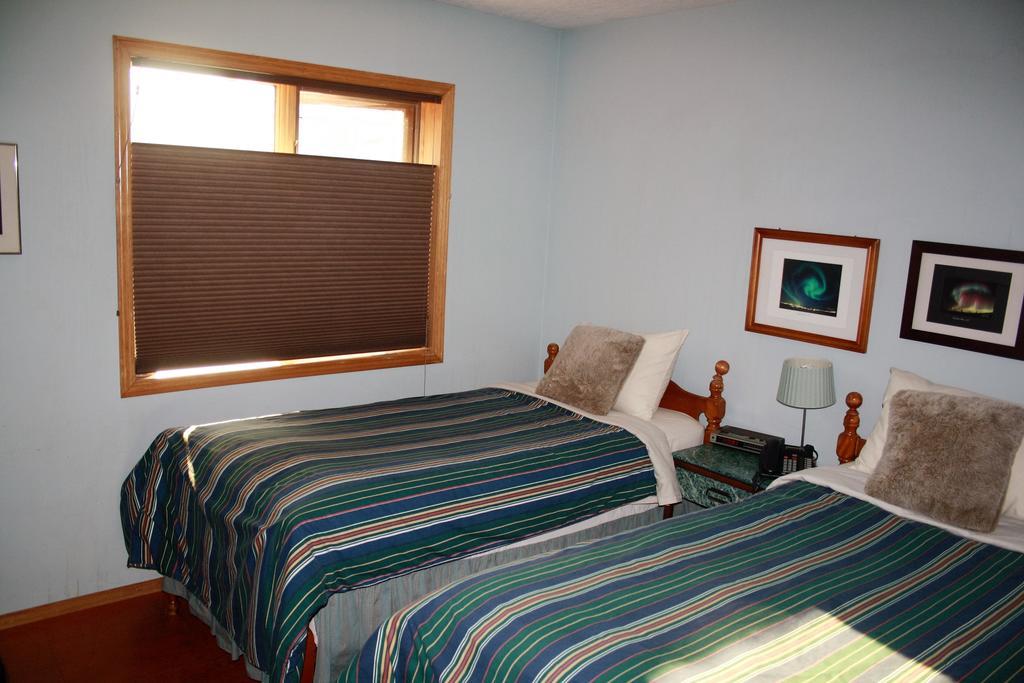 Aurora Bayside Inn Йеллоунайф Номер фото